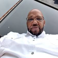 Tracy Kyle Merrill (@iamdotdotdot1)