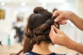 Même si le cap coiffure en alternance ne propose pas d'option barbier, il est possible d'en trouver une avec des formations privées. Coiffeur Quelles Formations Channel Vision Magazine