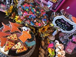 Our Iced Treats Here At Woof Gang Bakery Cedar Park Are So Pretty And Yummy You Ll Want To Take Some Home Just For You Bakery Yummy Treats