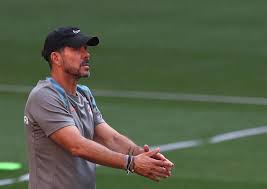 Simeone muestra la puerta de salida a dos futbolistas