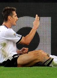 Für kiehn war der nationalsozialismus vor allem eine gelegenheit zur selbstdarstellung und selbstbefriedigung, sozusagen ein äußerer und innerer reichsparteitag zugleich. Bild Zu Diesseits Von Afrika 3 Sniwdogs Gesetz Bild 1 Von 1 Faz