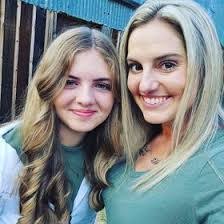 Cassie Putnam's Instagram, Twitter & Facebook