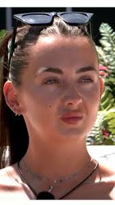 Love Island contestant attitude and behavior discussion