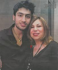 Γιατί κόμπλεξ και καίτη γαρμπή δεν πάνε μαζί. Kaith Garmph O Gios Kai H Aderfh Ths Pozaroyn Mazi Se Ena Spanio Enstantane Fthis Gr