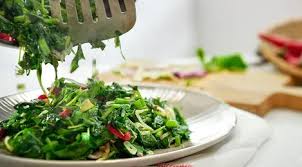 Sayuran hijau (kangkung, bayam, sawi). Resep Tumis Bayam Pedas Super Sedap Lifestyle Fimela Com