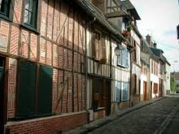 Beauvais Rue Pavee Et Ses Maisons Anciennes A Pans De Bois Beauvais Ville France Maisons Anciennes