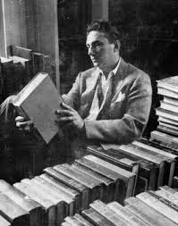 Mr de vries is famed for his work on exposing mobsters and drug lords, and has helped police. Peter De Vries D G Myers Commentary Magazine