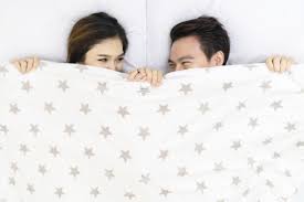 Ngobrol dari hati ke hati. Perempuan Ini Curhat Soal Malam Pertama Nikah Bingung Sampai Googling Kumparan Com