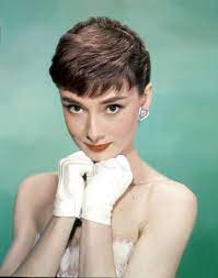 In honor of what would have been her 88th birthday, we look back at some of her most. Audrey Hepburn In Dem Film Sabrina Bild Kaufen Verkaufen