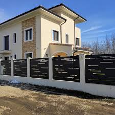 Gard Metalic Design Traforat Straulesti In 2020 Modern Fence Design Beautiful Houses Interior House Design