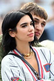 Dua Lipa, Anwar Hadid Kiss at London Music Festival: Photos