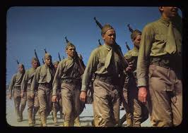 En 13 heures, de l'atlantique au pacifique, il nous plonge au coeur même des batailles. La Seconde Guerre Mondiale En Couleur 23 Photos Pauznet