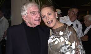 Her oldest child's name is brett and her youngest child's name is laurier. Julie Andrews Husband How Julie Is Still Learning To Cope With Her Husband S Death Celebrity News Showbiz Tv Express Co Uk