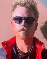 Tonight, live at your favorite neighborhood pub