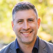 The wonderful Megan Spellman, director of brand experience at Intuit  Mailchimp, joined a group coaching call with 3 exceptional marketers as we  worked through 1 signature story each.