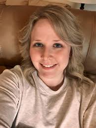 hi!! i'm kaylee & i do lifestyle, weddings & family photography! This is my  most recent family session & I would love to chat more if you're looking  for a photographer anytime