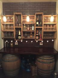 Uber 55 Upcycling Ideen Fur Mobel Aus Weinkisten Mobel Aus Weinkisten Bar Bauen Kellerbar Design