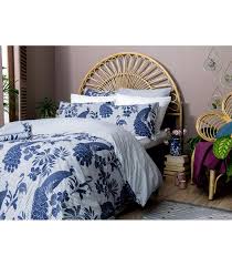 %100 pamuk kumaşları, dolguları, hafiflikleri ve doğal yapılarıyla rahat ve kesintisiz bir uyku sağlıyor. English Home Peafowl Pamuklu Tek Kisilik Nevresim Seti 160x220 Cm Mavi