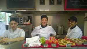 L Atelier De Cuisine Nomade Un Tremplin Vers L Emploi