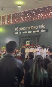 Sáng 20/2, tang lễ của ông được diễn ra tại nhà tang lễ quốc gia, số 5 trần thánh tông hà nội trong sự tiếc thương của người thân, bạn bè đồng nghiệp và khán giả. 1j3i7r9kmcyytm