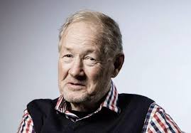 In 2006, 69-year-old British billionaire Lance married a Chinese delivery  girl and gave birth to three children after marriage.