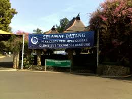 Terjemahan frasa selamat datang dari bahasa indonesia ke bahasa inggris dan contoh penggunaan selamat datang dalam kalimat dengan terjemahannya: Ucapan Selamat Datang Mahasiswa Baru Itb Dari Masa Ke Masa Catatanku