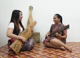 Detail sape orang ulu mp3 dapat kamu nikmati dengan cara klik tombol download mp3 di bawah, dan. Sarawakian Teenager Breaks Cultural Barriers By Learning The Sape The Star