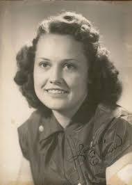 Ariel Endsley's Instagram, Twitter & Facebook