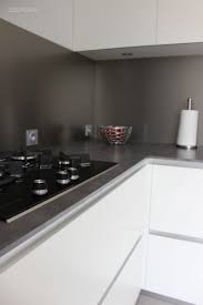 Une Cuisine Aux Lignes Sobres Et Contemporaines Cuisine Design Architecture Deco Lignesobre Madeinfra Cuisine Contemporaine Cuisine Cuisine Haut De Gamme