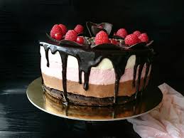 Tort amandina fara coacere cu ciocolata (sau din aceeasi reteta prajituri amandine fara coacere). Tort Trio Cu Crema De Branza Ciocolata Si Zmeura Pleziruri