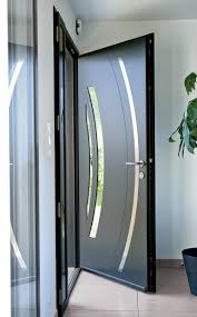 Le tarif d'une porte d'entrée peut aller de 1 500€ à 3 300€ pour une version en bois, sans compter la pose, et de 500€ à 2 500€ pour un équipement en acier. Porte D Entree Aluminium Olga Porte D Entree Alu Peralu Caib