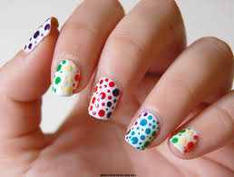 Las uñas decoradas en blanco siempre será una buena opción para tu outfit. 50 Divertidos Disenos De Unas Con Puntos Belleza De Mujeres