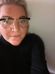 Hej på er ! Nu har jag opererat min axel och det gick bra. Så nu kommer jag  vara hemma för rehabilitering ett tag men kommer tillbaka snart // melina 🥰