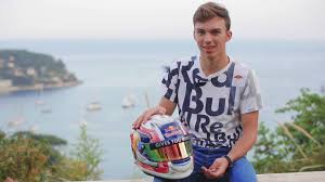 Gasly iniziò a correre con i kart nel 2006, quando chiuse 15º nel campionato francese minime, prima di chiudere 4º nell'anno successivo. Pierre Gasly Explains His Helmet Youtube