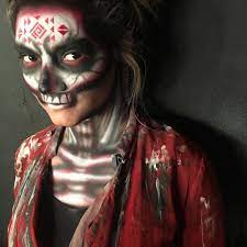 Dieses ereignis verbinden die kinder mit das individuelle kostüm ist in keinem laden zu kaufen, und die große freude über die selbst ausgedachte gestaltung ist fast so schön, wie halloween selbst. Diy Witch Doctor Costume Maskerix Com Halloween Kostum Arzt Kostume Selber Machen Priester Kostum