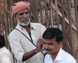 Mumbai's ear cleaners - The Hindu