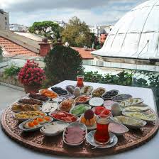 Sizleri Osmanli Mutfaginin Istanbul Daki En Lezzetli Temsilcilerinden Matbahrestaurant In Menusune Yeni Ekledigi Kahvaltisi Ile Tanistir Brunch Meyve Kahvalti