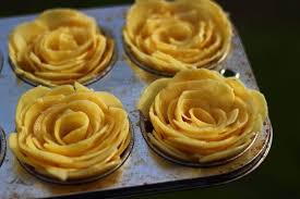 Kartoffelrosen Mit Thymian Und Knoblauch Living Bbq Kartoffelrosen In Muffinform 1 Kartoffelrosen Kartoffelrose Lebensmittel Essen Lecker