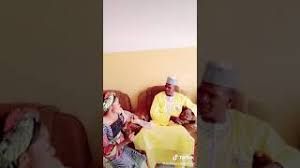 (abdou poullo music )chaque garçon aura une fille qu'il veut intro,venez regarder l'amour que tu regardes tu ne te fatigue pas eh la fille arrête toi je vais te dire ce que j'avais honte de te dire (la. Yide Fadi Mp3