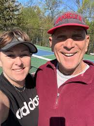 Old pickleball player still active at 85 years old