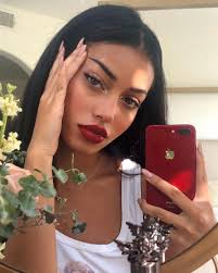 Cindy Kimberly, la chica de las mil caras (y dos mil poses)