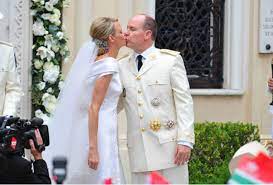 Charlène lynette grimaldi, fürstin von monaco (* 25.januar 1978 als charlene lynette wittstock in bulawayo, rhodesien) ist eine ehemalige südafrikanische schwimmerin und seit ihrer heirat mit fürst albert ii. Charlene Amp Prinz Albert Von Monaco Hochzeit Im Furstentum