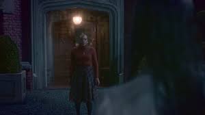 Un hombre llamado adam se despierta encadenado a un tubo oxidado dentro de maquillaje halloween muneco juegos macabros disfrazes halloween. La Maldicion De Bly Manor Sitio Oficial De Netflix