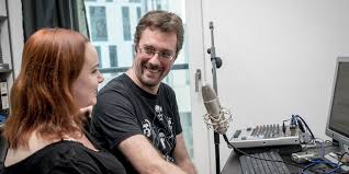 @alexhoaxmaster & @hoaxmistress beschäftigen sich mit urban legends, verschwörungsmythen, kultur & wissenschaft. Verschworungstheorien Auf Der Spur Die Fratze Der Wahrheit Taz De