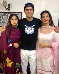 Sara tendulkar and shubman gill love story relationship instagram post ipl 2020 sarashubman. Shubman Gill On Twitter Happy Rakhi Shahneelgill Simransidhu So Lucky That You Guys Have A Brother Like Me Haha Kidding Not Love You Loads Https T Co Sdsrotjs4t