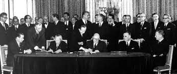 Der französische präsident und der deutsche bundeskanzler führten im vorfeld des vertrages einen regen und überdurchschnittlichen austausch. Der Elysee Vertrag 22 Januar 1963