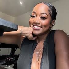 Dionne Holley's Instagram, Twitter & Facebook