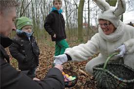 Jahrhundert das erste mal in deutschland schriftlich erwähnt. Grosse Suche Osterhase Versteckt 1500 Ostereier Im Selmer Luffe Park