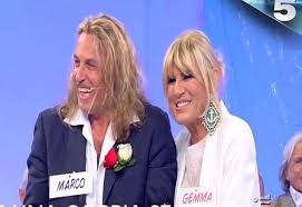 Our original productions are all available on region free dvds worldwide in pal and ntsc format. Uomini E Donne Anticipazioni E News Rossella Bova Vs Gemma E Una Che Piange Per Finta Trono Over