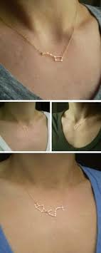 Cuelgalos De Los Ganchos De Mando En La Pared Que Recubren La Parte Inferior De La Cama De Arriba O Pregunta A Tu Companero De Piso Si Se Pueden En Pinterest